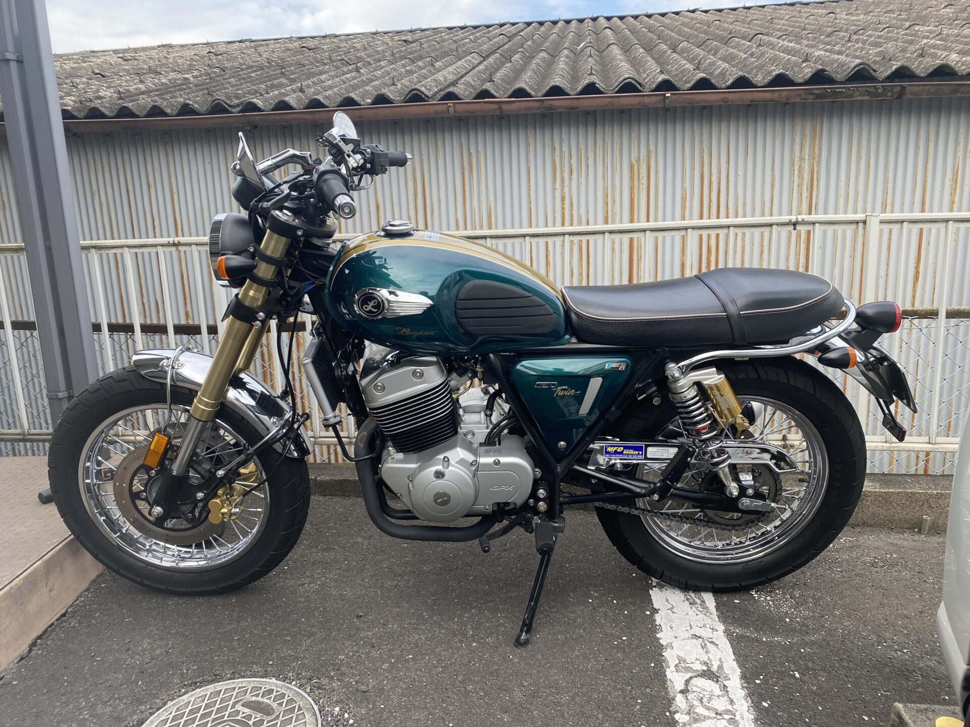 GPX レジェンド250ブライトン 緑/金 半額配送キャンペーン 自賠責保険加入で乗れます 現状渡し諸経費０円 横浜 P-Yard 空冷ツインが気持ちいい! GPX レジェンド250 ブライトン 試乗ショート