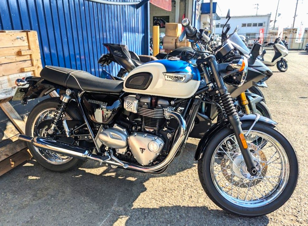 ボンネビルT100 トライアンフ